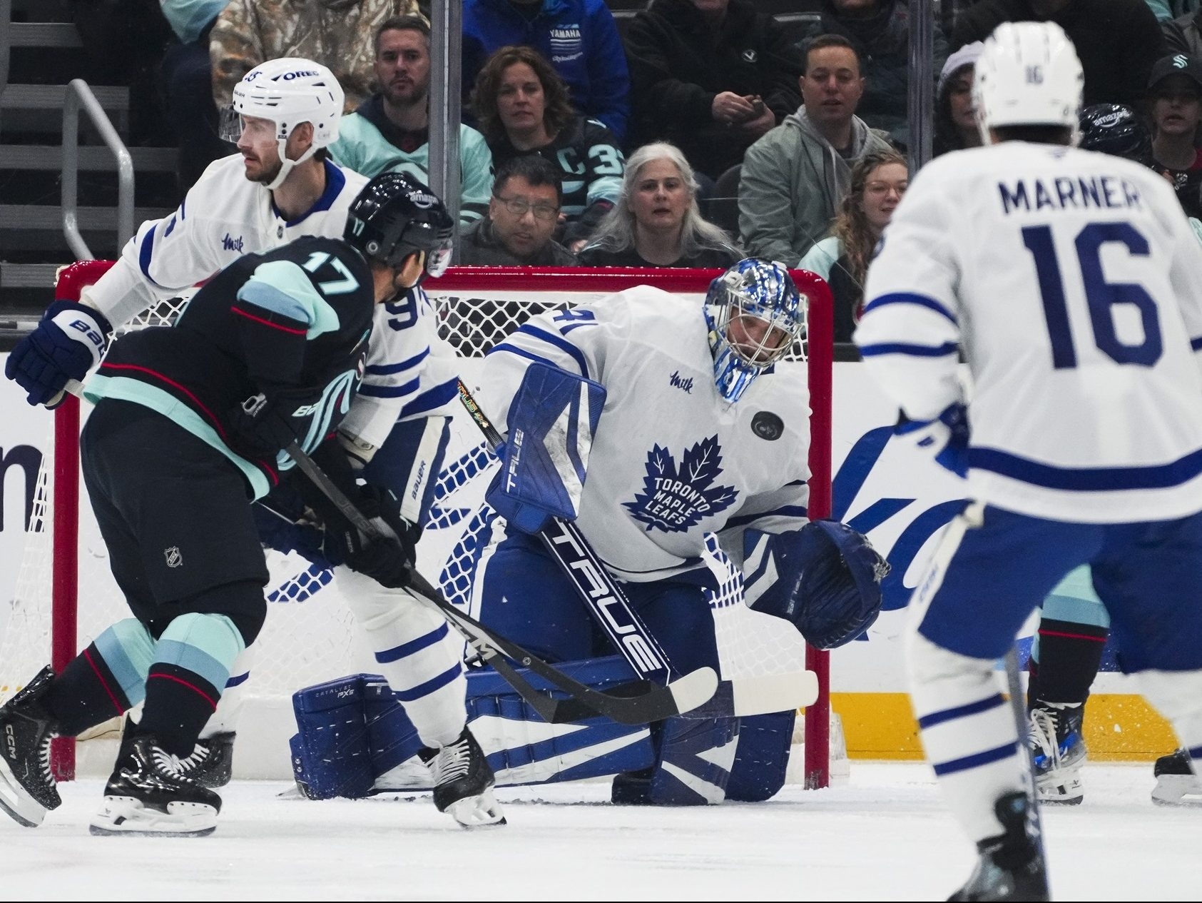 Stolarz shines in return as Maple Leafs defeat Kraken 3-1