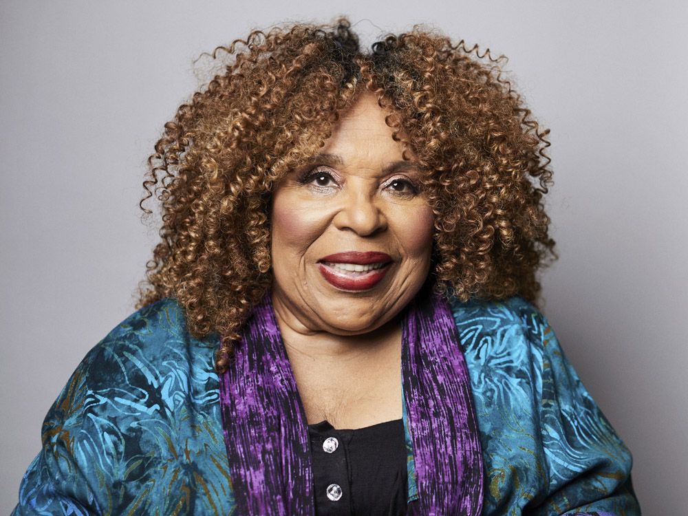 Roberta Flack, Grammy-winning singer with an intimate style, dies at 88