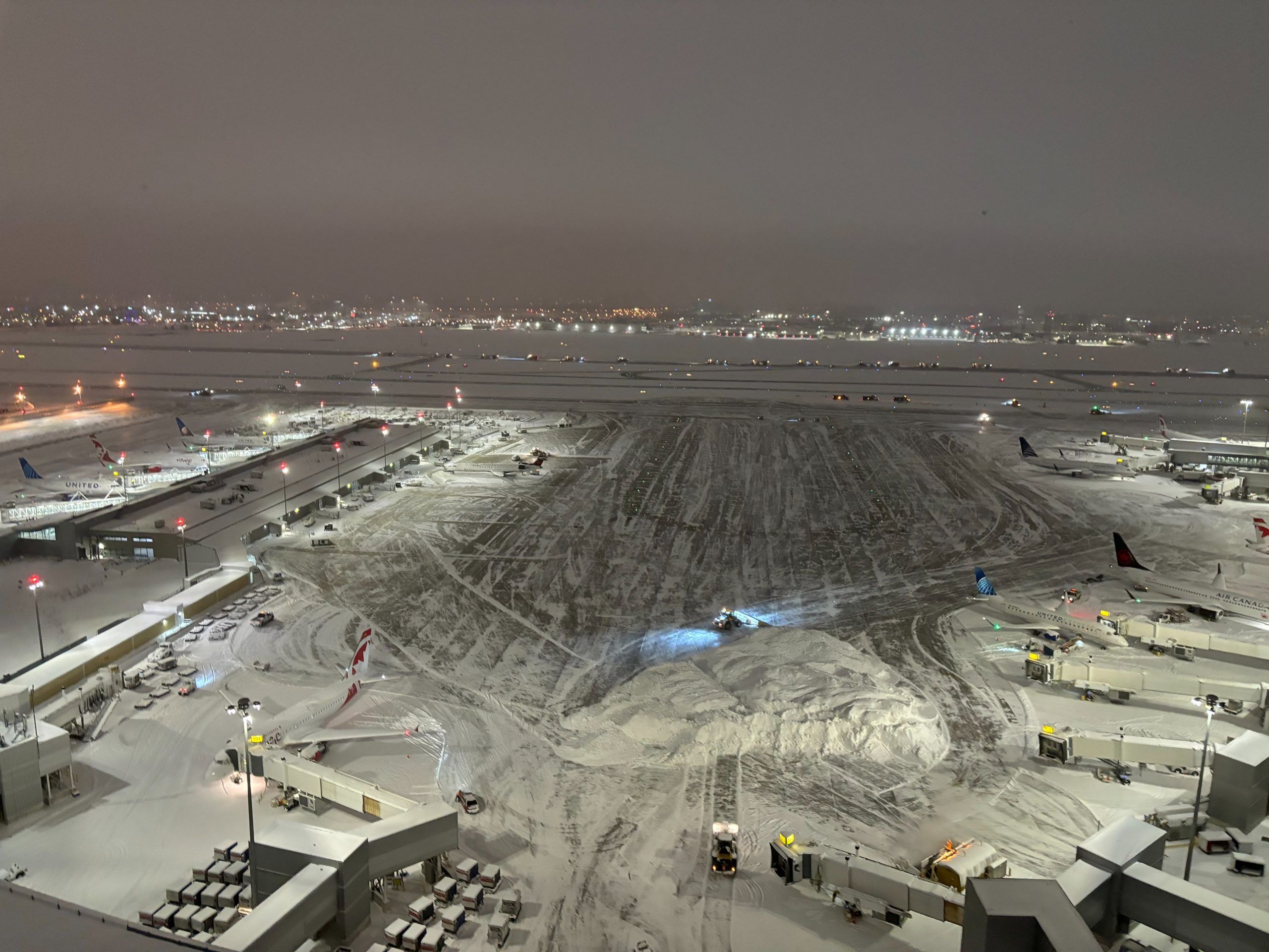 Police responding to report of plane crash at Pearson Airport Toronto Sun