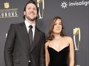 Josh Allen de Buffalo Bill y su prometido Hailly Steinfeld, quienes estaban posados en la alfombra roja el jueves por la noche en el Show de Premios de Honores de la NFL.