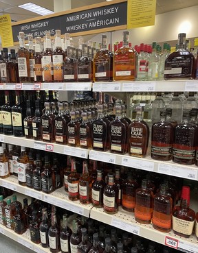 Ontario Premier Dog Ford estaba listo para ordenar al LCBO que sacara el zumbido estadounidense de sus estantes cuando se implementó la amenaza del presidente estadounidense Donald Trump.