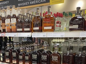 Ontario Premier Dog Ford estaba listo para ordenar al LCBO que sacara el zumbido estadounidense de sus estantes cuando se implementó la amenaza del presidente estadounidense Donald Trump.