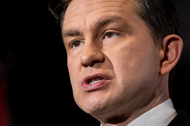 El líder conservador Pierre Pievre habló durante una conferencia de prensa en Vancouver el lunes 3 de febrero de 2025. Canadian Press/Ethan Cairns