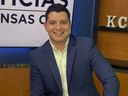 تعرض هذه الصورة التي قدمتها Telemundo Kansas City مراسل التلفزيون Adan Manzano ، الذي تم العثور عليه ميتًا في غرفته في الفندق يوم الأربعاء ، 5 فبراير 2025 أثناء زيارته نيو أورليانز لتغطية Super Bowl.