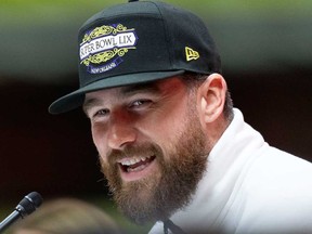 Kansas City Chiefs Tight y Travis Calvis Super Bowll 59 abrió la noche, el lunes 3 de febrero de 2025, Nueva Orleans, Filadelfia AG Gols y Kansas City Chiefs antes de jugar al fútbol de la NFL.