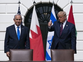 Archivo- Primer Ministro de Israel Benjamin Netanyahu, izquierda y presidente Donald Trump en Washington el 15 de septiembre de 2020, mientras se prepara para la ceremonia de firma después del césped del sur de la Casa Blanca.
