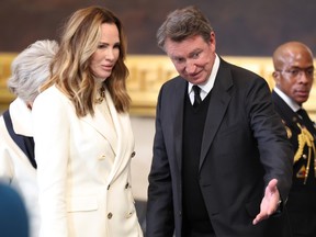 Wayne Gretzky suing ex-business partner over weight-loss gum Wayne Gretzky suing ex-business partner over weight-loss gum