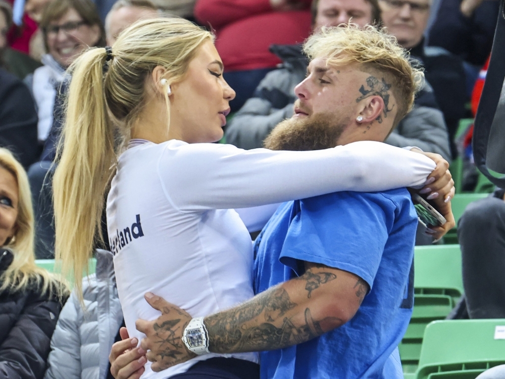 Jutta Leerdam and Jake Paul embrace during the World Cup individual distances in the Viking Ship in Hamar, Norway.
