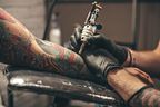 Ink enthusiasts are getting tattoos under anesthesia, but medical experts are warning against this practice, with one man’s death being blamed on it.