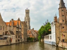 Bruges’s dreamy canal was essential to its early history as a trading center. (photo: Cameron Hewitt)