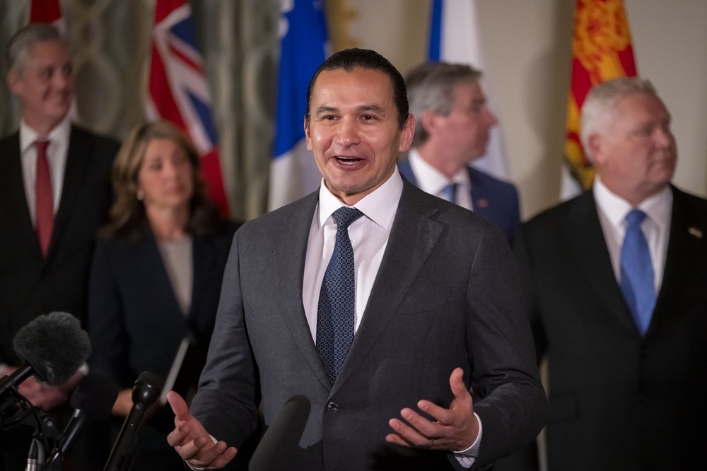 Manitoba pays $250,000 settlement to men switched at birth