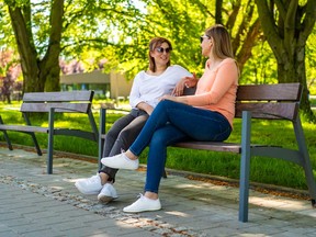 女性の健康問題に対する親友の答えは、彼女を気分を害します。