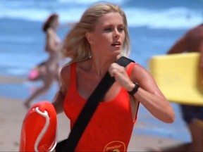 Baywatch의 여름 Quinn으로 Nicole Eggert.