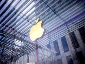 Magazinul Apple Fifth Avenue din New York. Fotograf: Michael Nagle/Bloomberg