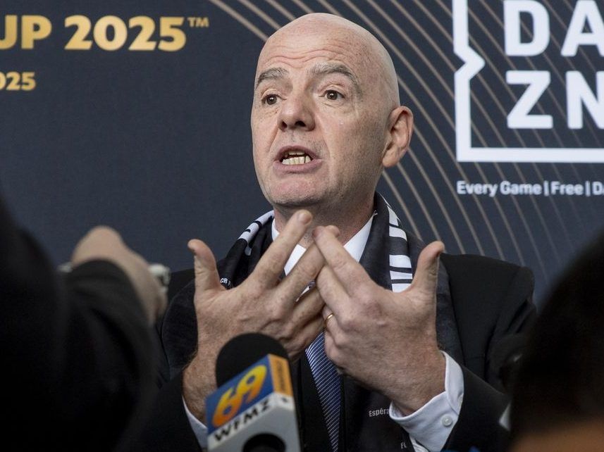 ARCHIVO - El presidente de la FIFA, Gianni Infantino, habla con los medios de comunicación en un evento de bienvenida para el torneo de fútbol de la Copa Mundial de Clubes de la FIFA 2025, el 10 de abril de 2025, en Filadelfia.