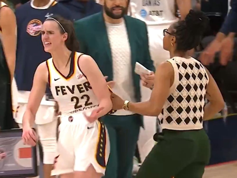 Caitlin Clark restrained by coach in heated moment with ref | Toronto Sun
