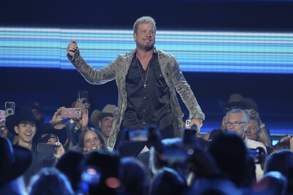 BACKSTREET BOY IN EPIC PROPERTY BATTLE!