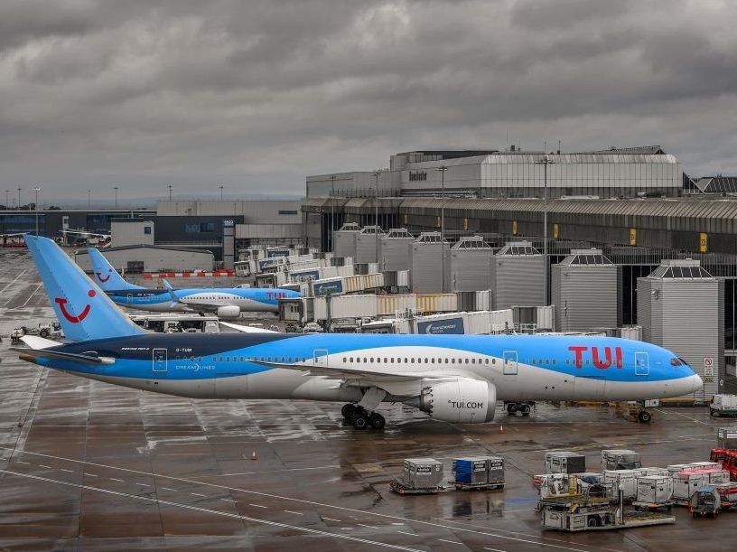 'Disruptive' smokers on flight leave travellers stranded for 17 hours