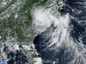 ঝড়ো ঝড়ের উপগ্রহের মন।