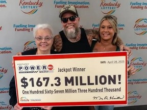 James Farthing (centre), his mother Linda Grizzle (left) and his girlfriend Jacqueline Fightmaster pose with giant cheque after claiming a winning Powerball ticket worth $167.3 million in Kentucky on April 28, 2025.