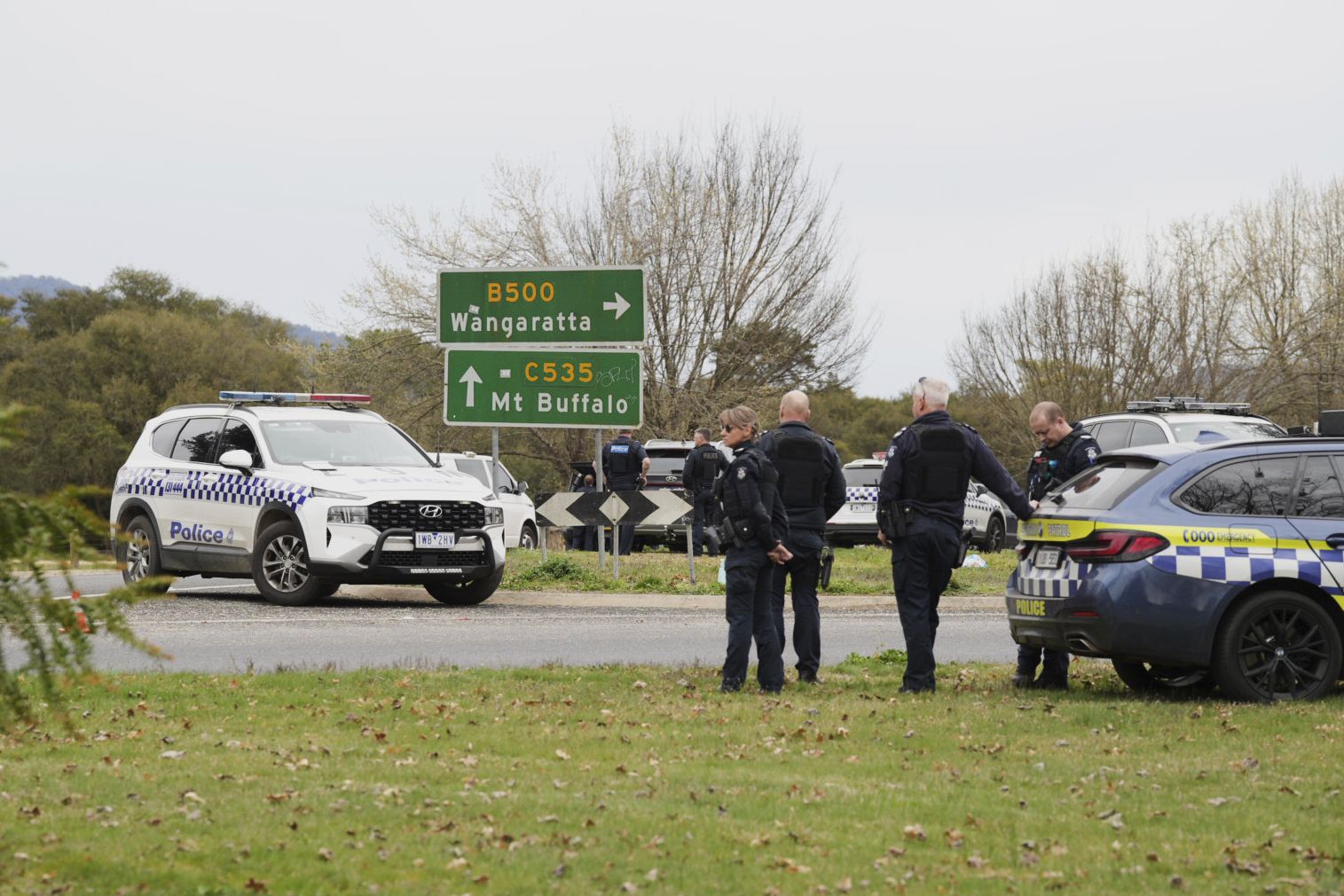 Police wait near the scene of a shooting in the high country of Porepunkah in the state of Victoria, Australia, Tuesday, Aug. 26, 2025.