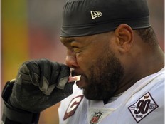 The Commanders' Charles Leno Jr. prepares for the second half of a game Sept. 11, 2022. MUST CREDIT: John McDonnell/The Washington Post