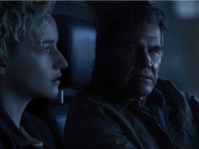 Julia Garner as Justine and Josh Brolin as Archer in “Weapons.” MUST CREDIT: Quantrell Colbert/Warner Bros. Pictures