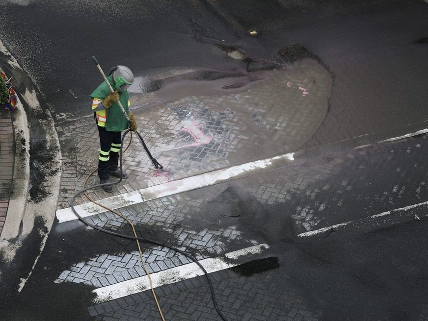 Protests, arrests and assault in Florida as the state removes street art