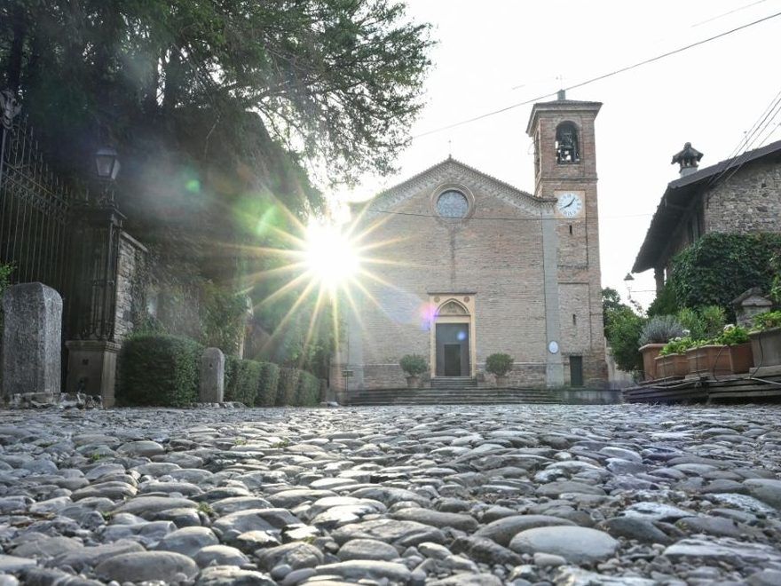 Hometown funeral for Italian fashion legend Giorgio Armani