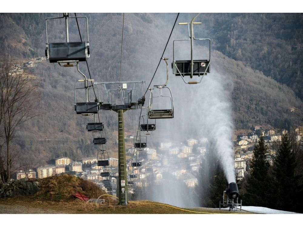 ডিসেম্বর 2024 সালের একটি গবেষণায় দেখা গেছে যে গত 100 বছরে ইতালীয় আল্পসে তুষার আচ্ছাদন অর্ধেক হয়ে গেছে। (মার্কো বার্তোরেলো/এএফপি/ফাইল)