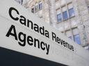 لافتة خارج وكالة الإيرادات الكندية يوم الاثنين 10 مايو 2021 في أوتاوا.