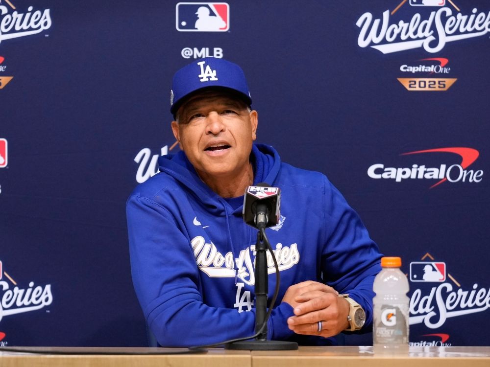 Dodgers' Dave Roberts takes shot at Canada while venting about travel delays