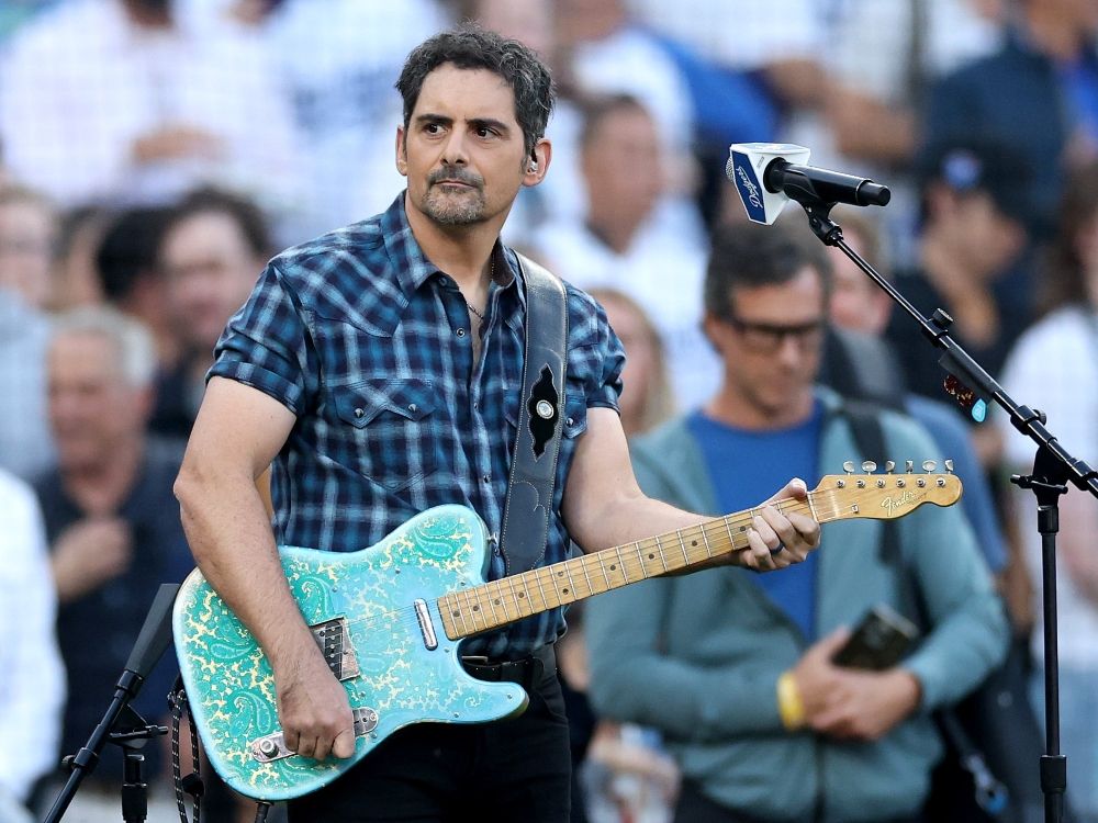 1029-brad-paisley-country-us-