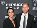 死去 - ユムル氏(左)とハリー国王、ブカ氏、シクリ公爵夫人の追悼式は10月9日にニューヨークで執り行われる。