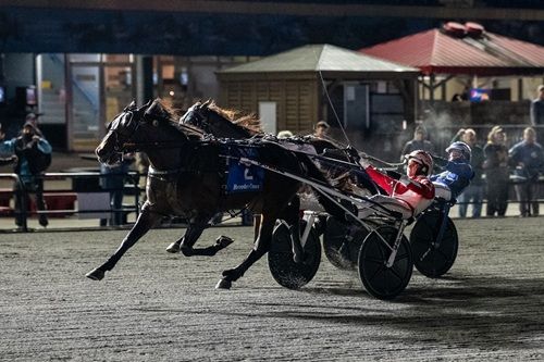 Breeders Crown, 2yo Trot colt, Spencer Hanover, driven by Jason Bartlett.