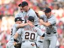 Detroit tigers celebrate after the victory over Cleveland Guards 6-3 in the game 3 of the series of wild cards of the American League on Progressive Field on October 2, 2025 in Cleveland, Ohio.
