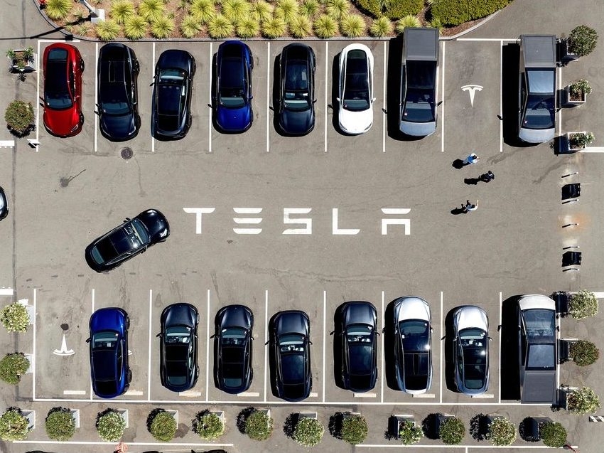 Parents of college student killed in Tesla crash say design flaw trapped her