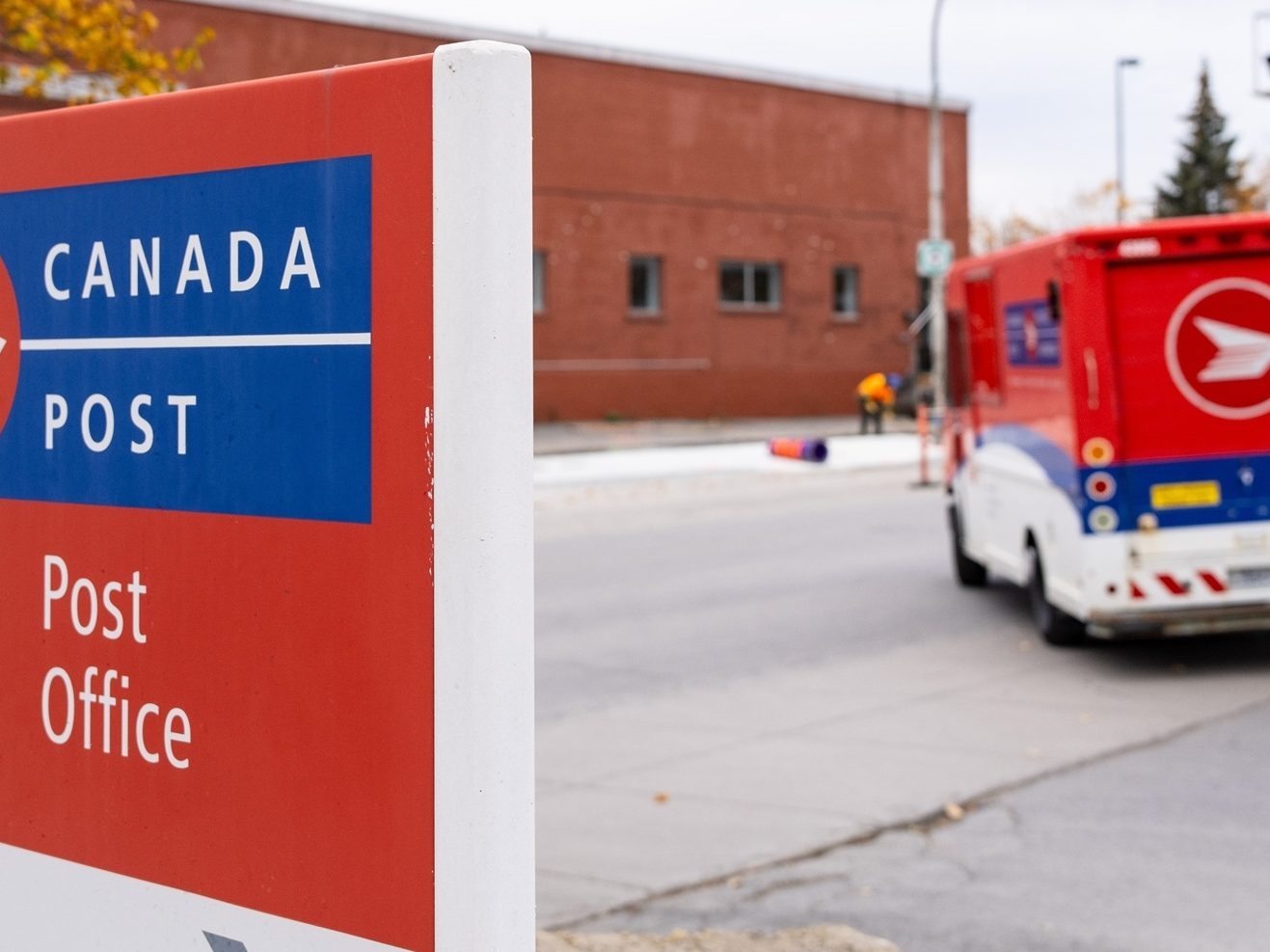 Minister defends changes allowing Canada Post to shutter rural offices