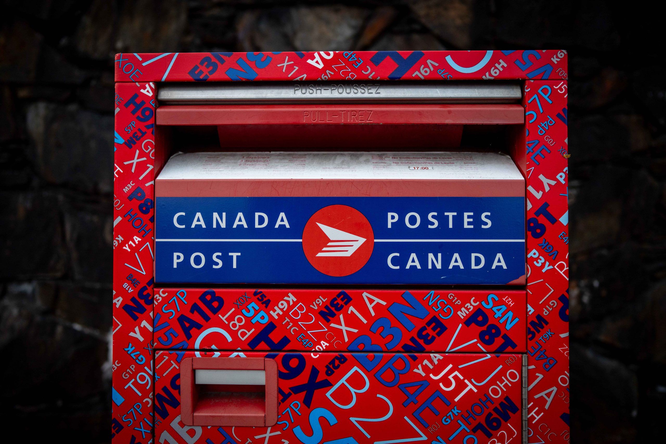 Canada Post submits overhaul plan to federal government