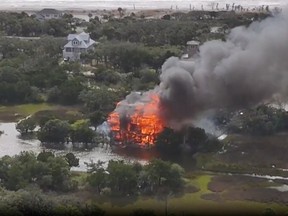 In this image, shot with a video with aerial records, the judge of the District Court Diane Gudstein Burns House on October 4, 2025 in Edite -Bich, South Caroline