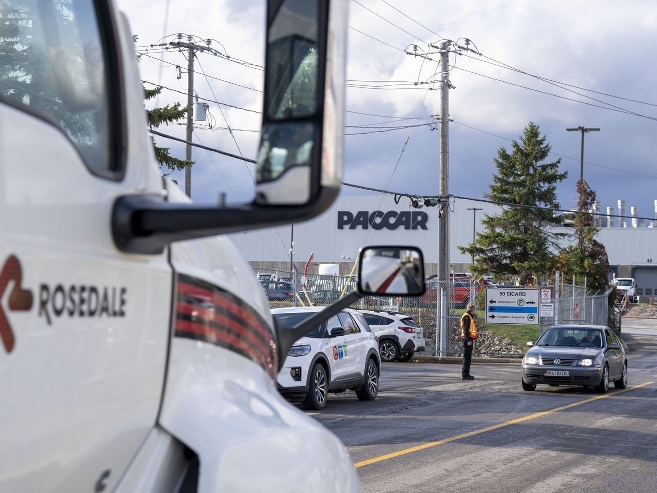 U.S. truck-maker Paccar lays off 300 workers in Quebec ahead of tariffs