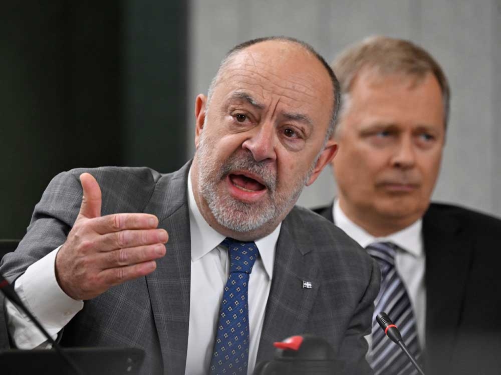 Quebec adopts special bill to impose new compensation system on doctors