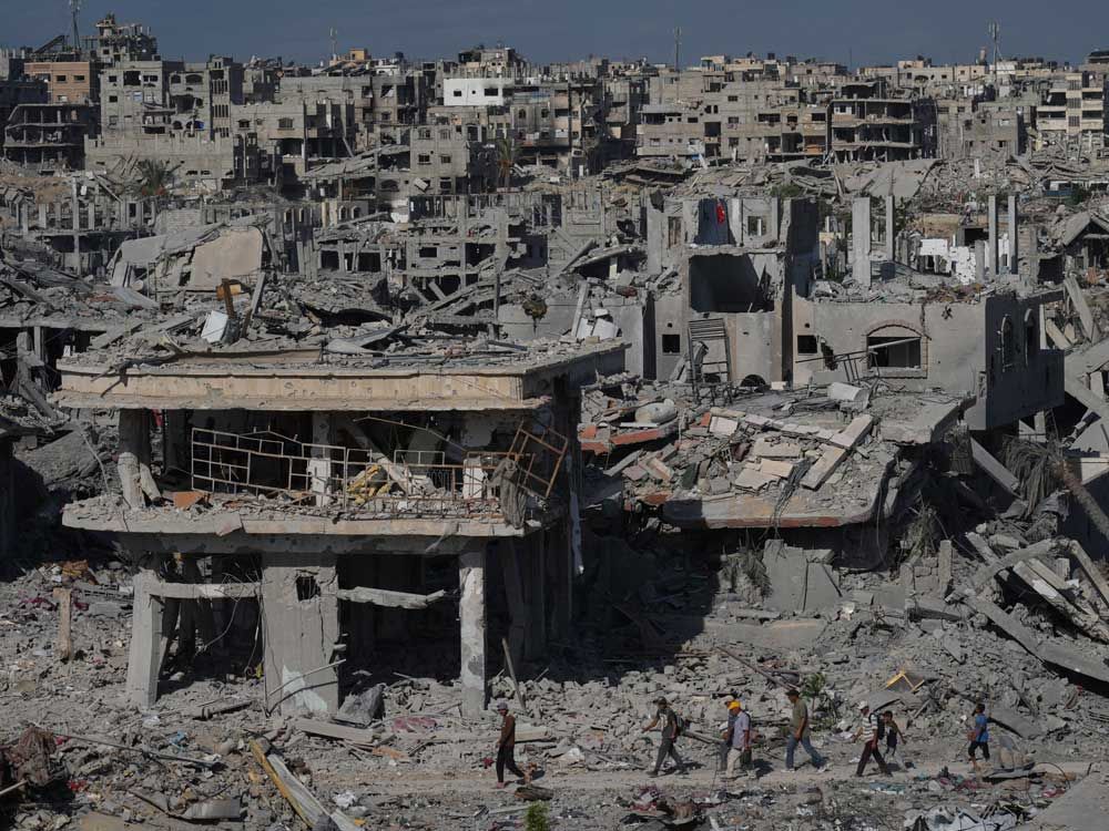Palestinians return to ruins; U.S. expects hostages freed on Monday as Gaza ceasefire holds