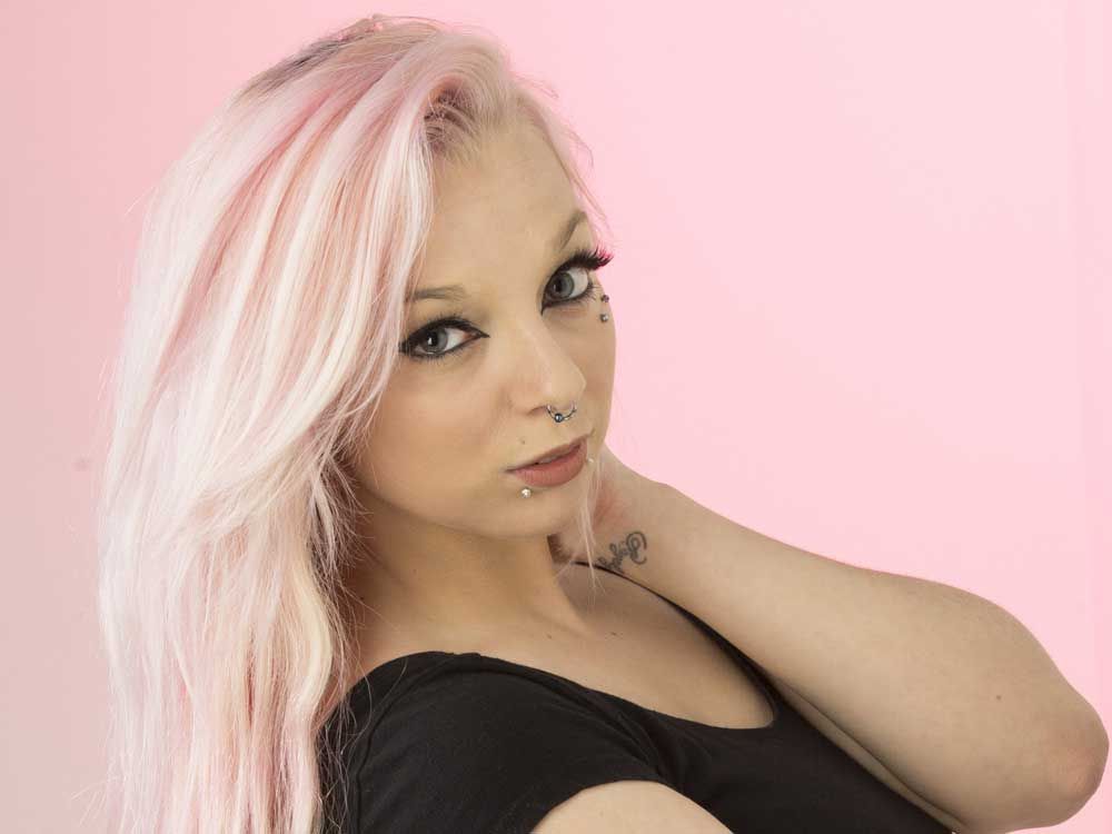 Meet Amanda: Toronto's Radiant Sunshine Girl Bringing Joy to the City