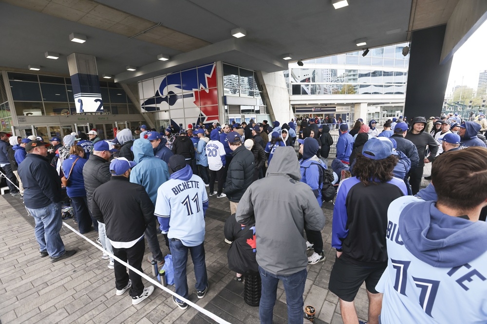 TORONTO ERUPTS: Jays Fans Unleash Absolute MAYHEM Before Game 6!