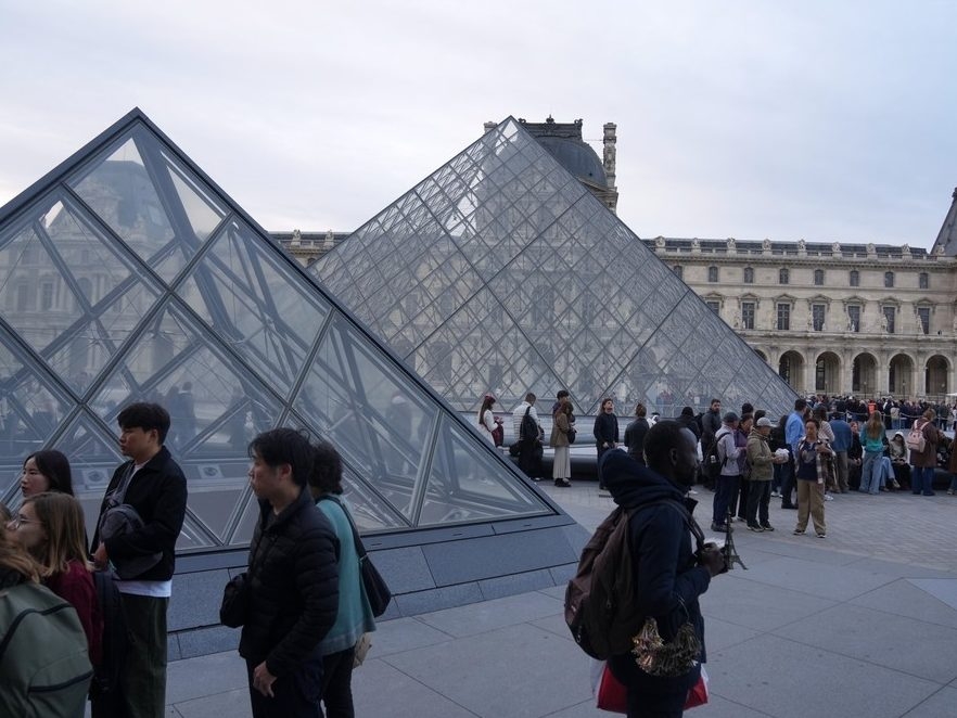 Louvre director acknowledges failure after jewel heist and says she offered to resign