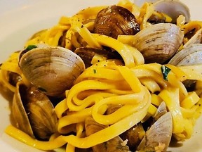 টরন্টোর স্বাস্থ্য পরিদর্শকরা দুটি জনপ্রিয় রেস্তোরাঁ বন্ধ করে দিয়েছেন টরন্টোর স্বাস্থ্য পরিদর্শকরা দুটি জনপ্রিয় রেস্তোরাঁ বন্ধ করে দিয়েছেন