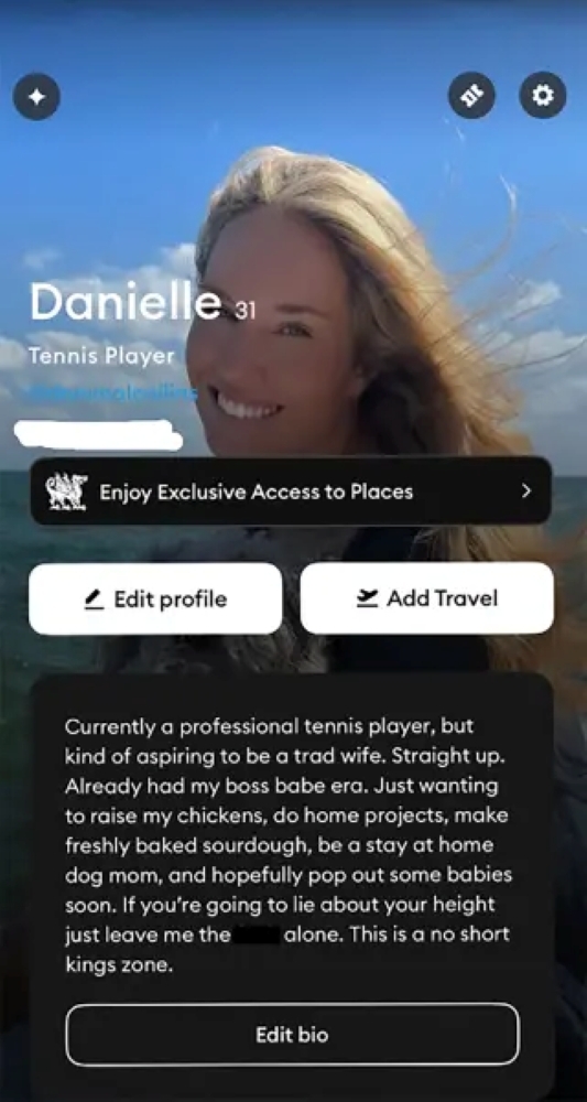 The online dating profile of tennis star Danielle Collins.
