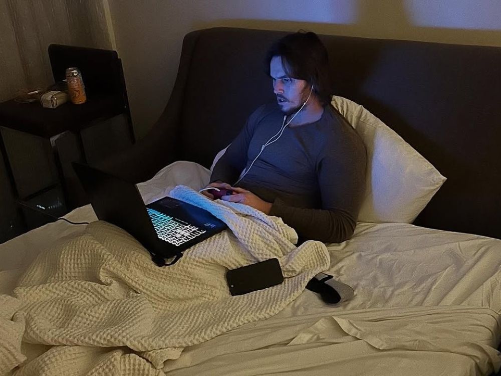 Blue Jays' Addison Barger slept on the couch in his teammate Davis Schneider's hotel room during the team's playoff game.