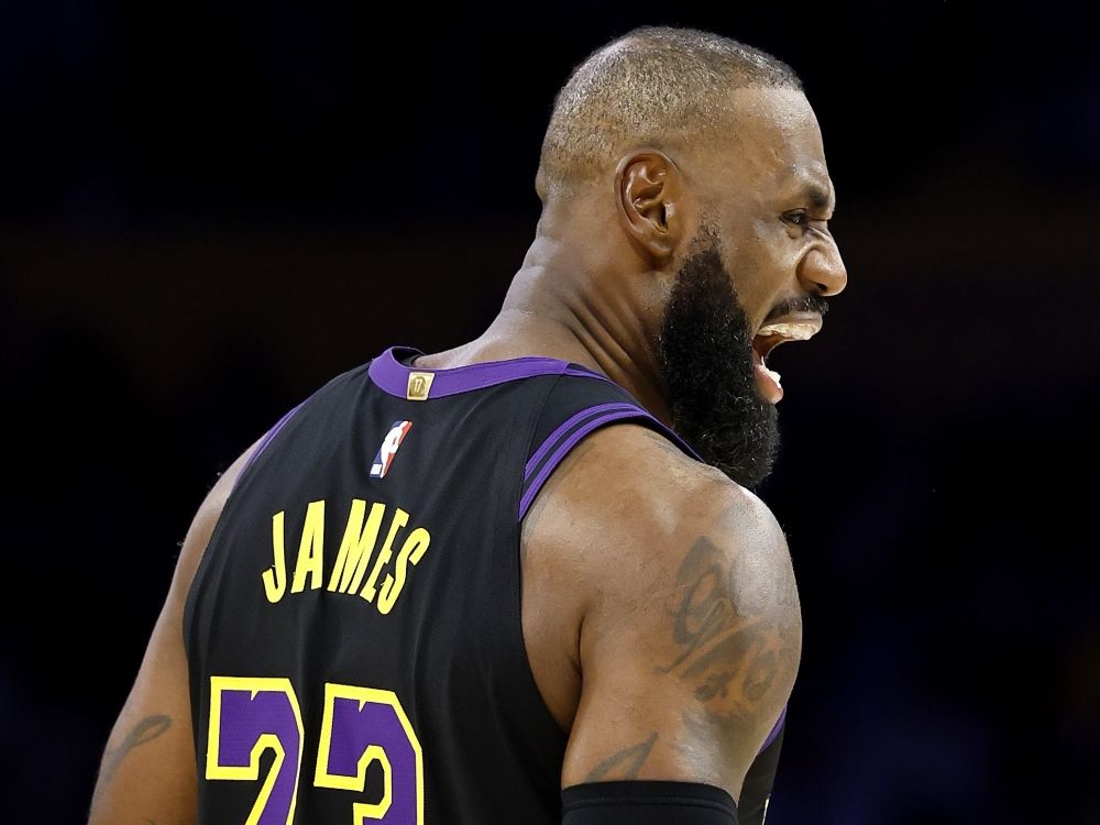 lebron signs with lakers